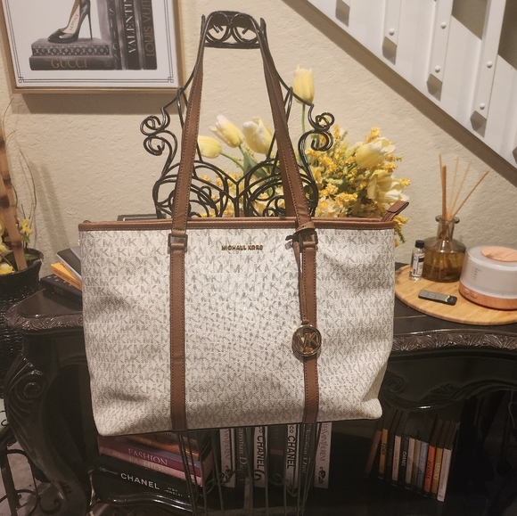 Michael Kors Handbags - Michael Kors Large Tote bag